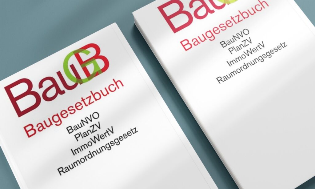 Zwei Exemplare des Baugesetzbuches